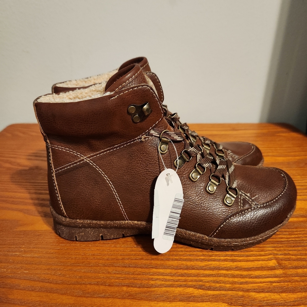 Women's brown fleece lined leather boots size 6 NWT